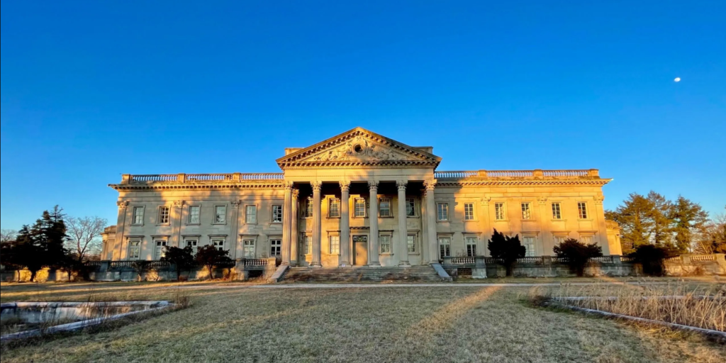 3 Haunted Houses with Enchanting Exteriors, Lynnewood Hall 